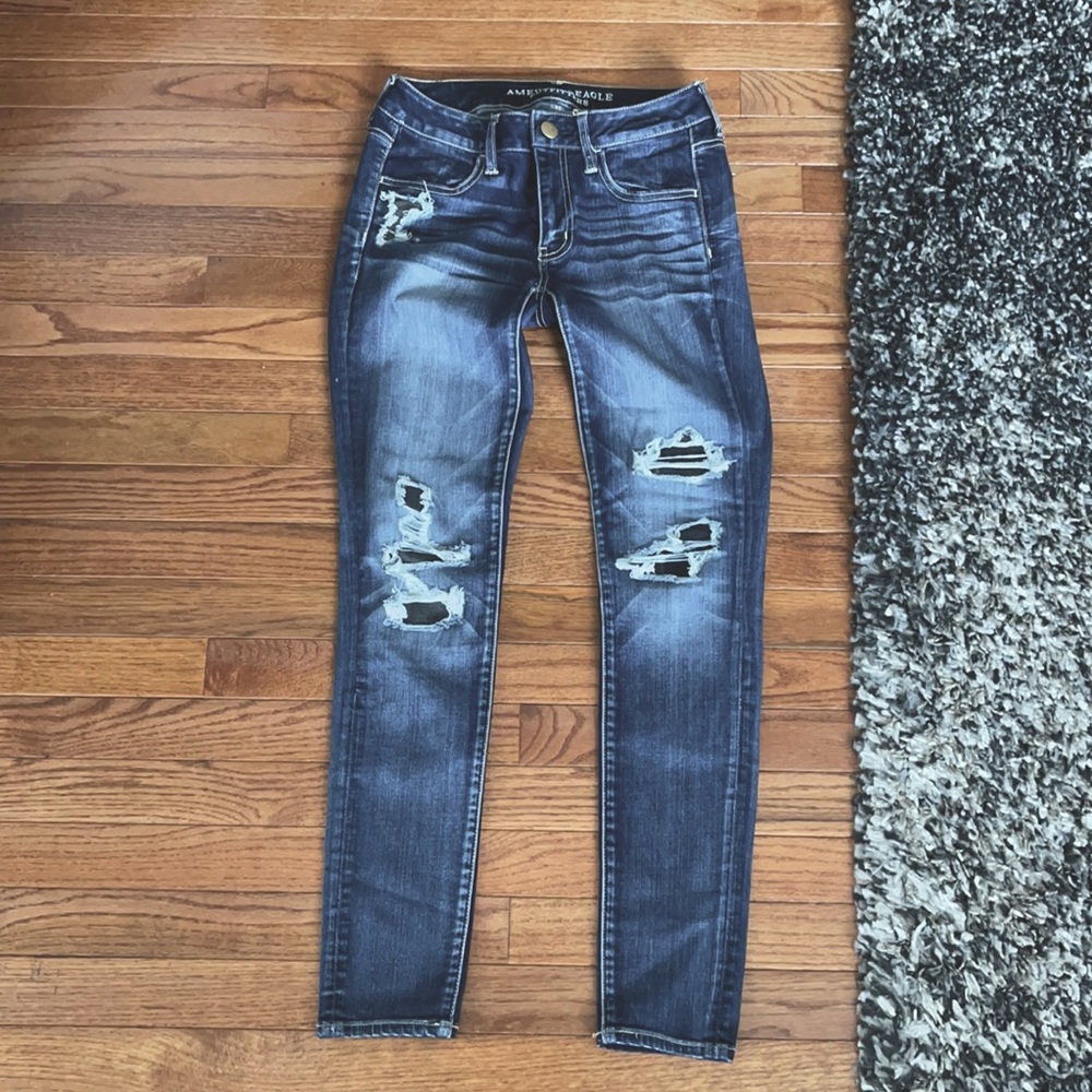 American Eagle ripped jeggings. Size 4 regular mid rise. Good condition.